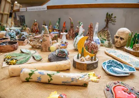 Výstava výtvarných prací a keramiky