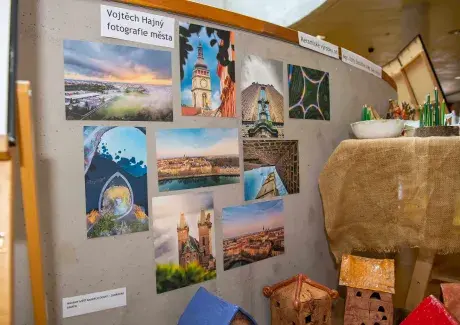 Výstava výtvarných prací a keramiky