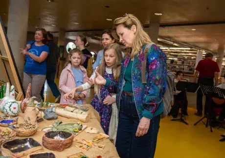 Výstava výtvarných prací a keramiky