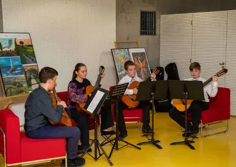 Vernisáž výstavy výtvarného oboru a keramiky