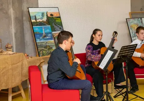 Vernisáž výstavy výtvarného oboru a keramiky