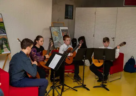 Vernisáž výstavy výtvarného oboru a keramiky