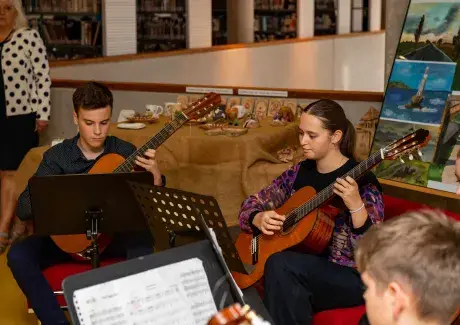 Vernisáž výstavy výtvarného oboru a keramiky