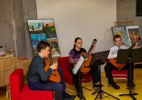 Vernisáž výstavy výtvarného oboru a keramiky